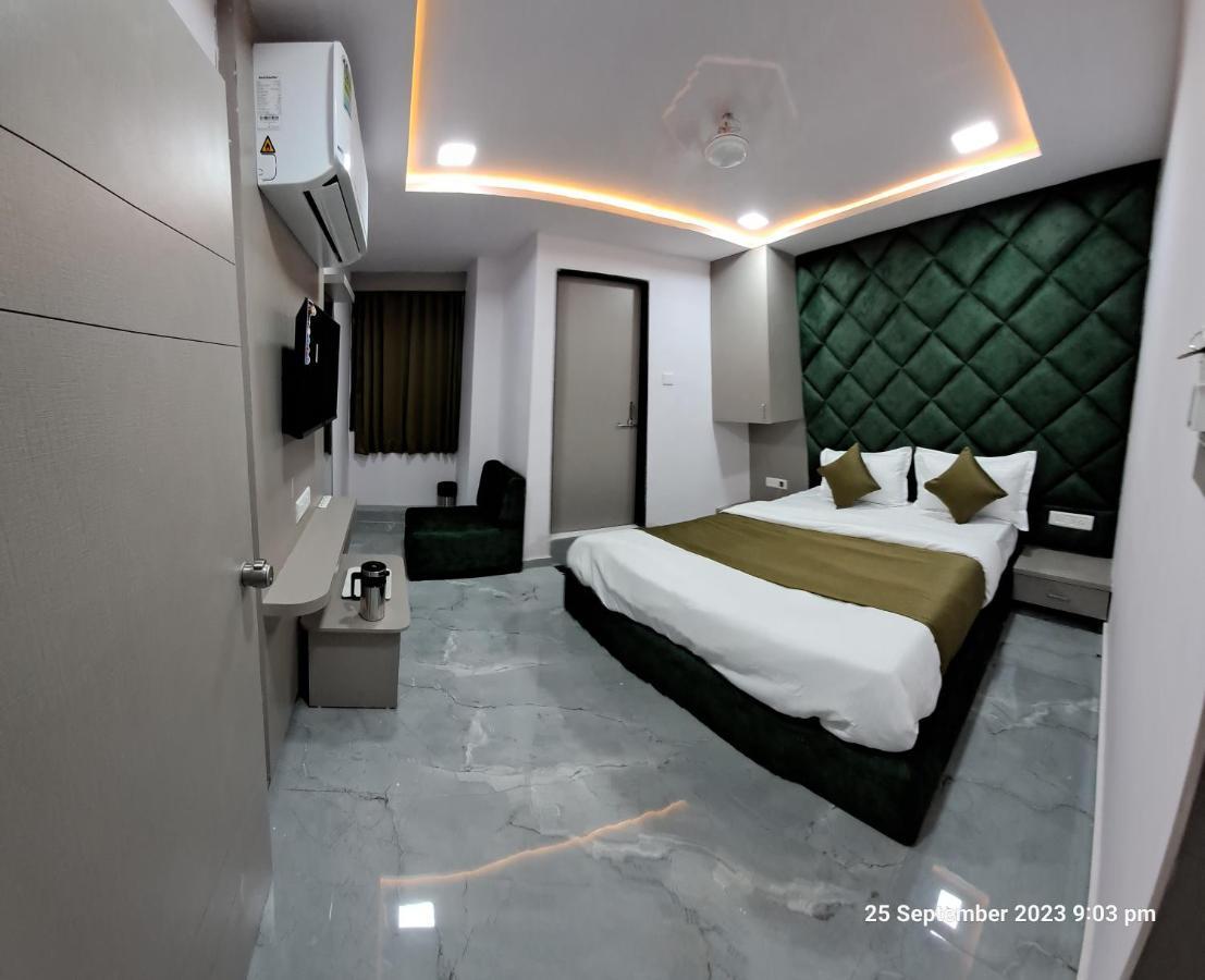 Hotel Kingdom Гандинагар Екстериор снимка