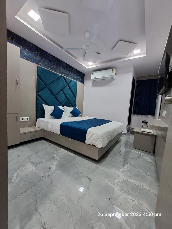 Hotel Kingdom Гандинагар Екстериор снимка